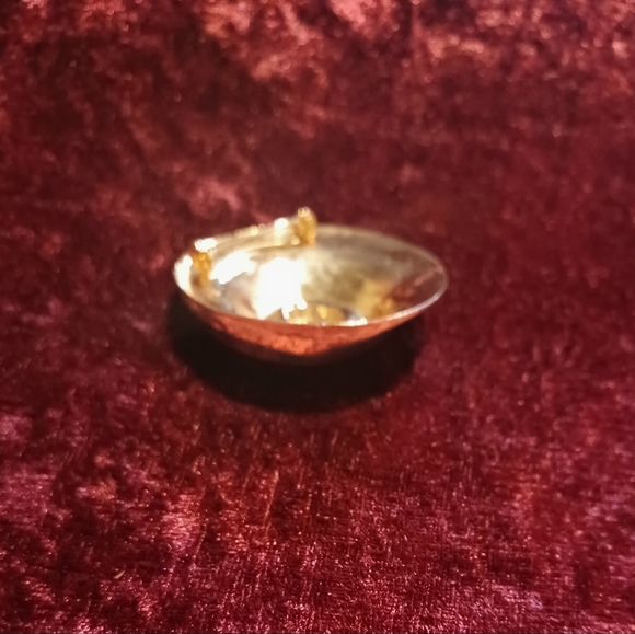 Shell Brooch Goldtone & One Rhinestone - Picture 8 of 8